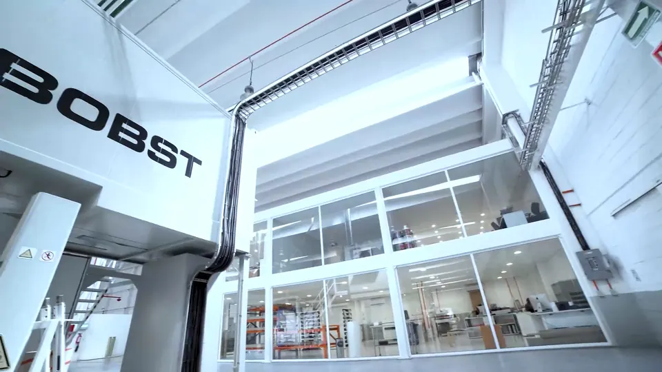 Prensa flexográfica en la planta de Flexo1
